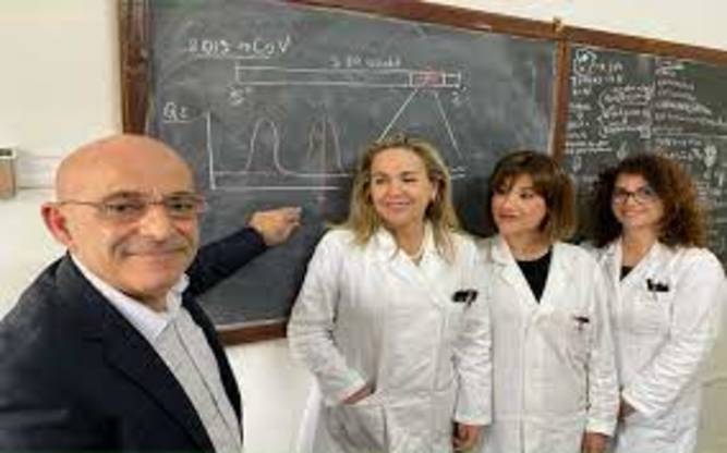 Il professor Orrù con le ricercatrici Miriam Loddo, Alessandra Scano e Sara Fais