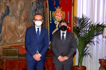 Palazzo Bacaredda. Da sinistra, il sindaco di Cagliari, Paolo Truzzu nel recente incontro con il rettore Francesco Mola