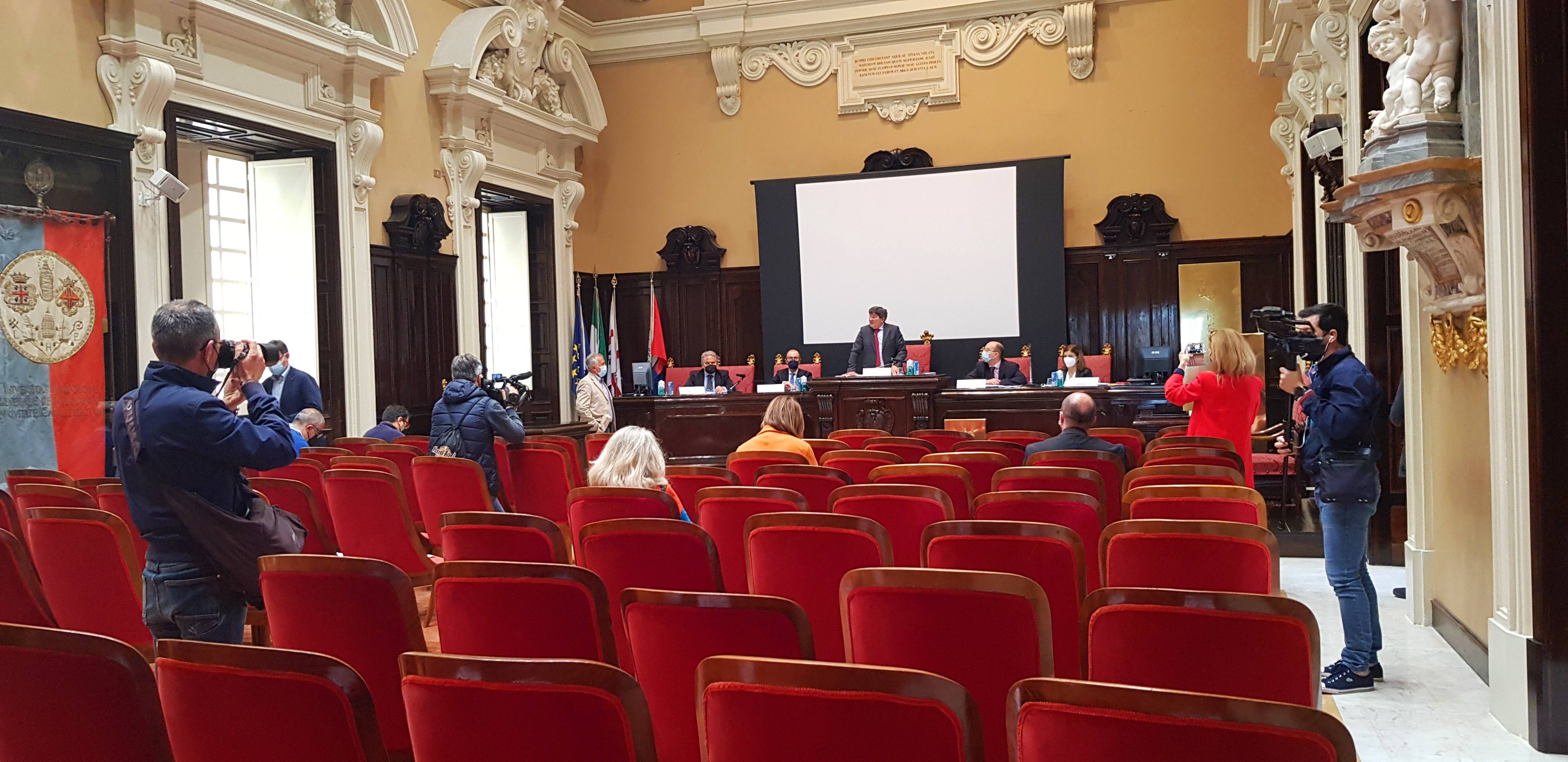 La conferenza nell'aula magna del palazzo Belgrano
