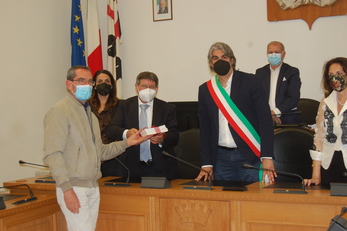 Il Comune di Monserrato ha donato anche due volumi al Magnifico