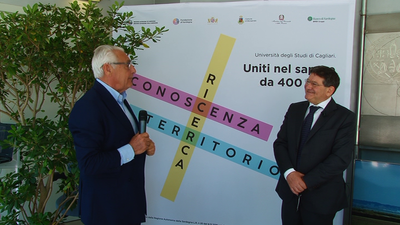 Cagliari. Da sinistra, Valerio Vargiu durante l'intervista al rettore Francesco Mola