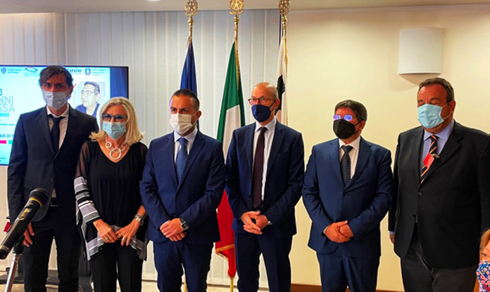 Cagliari. Da sinistra, Dandi Massa, Susi Ronchi, Michele Pais, Gianni Fenu, Francesco Mola e Gavino Mariotti
