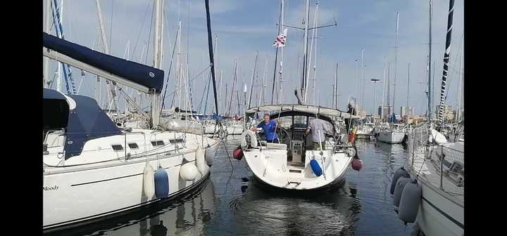 Cagliari. Molo Ichnusa, lapartenza di Seventy...een"