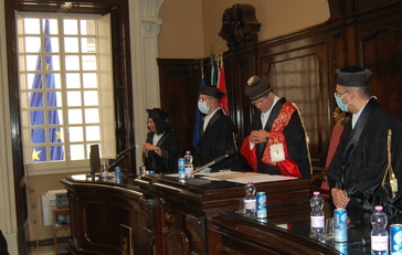 Elisabetta Gola (coordinatrice Scienze della comunicazione, Prorettore alla comunicazione), Gianni Fenu (Prorettore vicario), Francesco Mola (Rettore), Ignazio Putzu (Prorettore alla Didattica)
