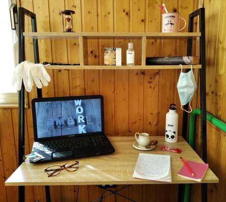 La Didattica a Distanza in una foto-simbolo realizzata da Beatrice Perri, studentessa di Scienze della produzione multimediale