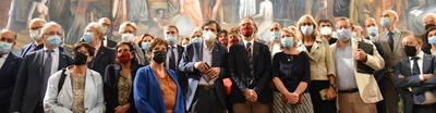 Aria di festa alla Sapienza: il professor Parisi, al centro della foto, con i colleghi dell'ateneo romano