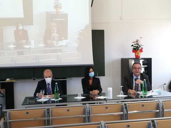 La presentazione del brevetto: Giacomo Cao, Antonella Pantaleo e Gavino Mariotti
