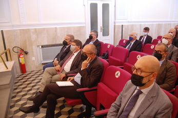 Il Rettore Mola in prima fila tra il Direttore Generale Aldo Urru e il sindaco Paolo Truzzu. A destra, il prorettore vicario Gianni Fenu