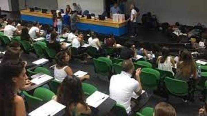 Monserrato (Ca). Una fase dello svolgimento dei test d'accesso a Medicina in Cittadella Universitaria, aula magna "Boscolo"