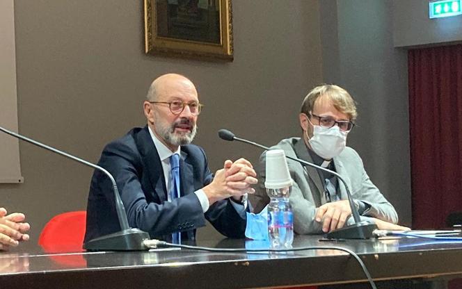 Il Prorettore vicario Gianni Fenu con don Emanuele Meconcelli, direttore del College Universitario Sant'Efisio