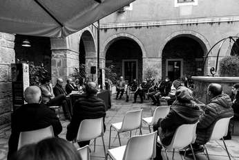 Un altro momento degli incontri a Oristano, negli spazi dell'Hospitalis Sancti Antoni. Le foto in questa pagina sono di Gloria Musa