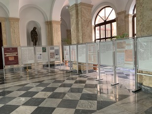 La mostra allestita nell'atrio di Palazzo Belgrano, sede del Rettorato di UniCa
