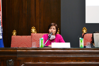 La Prorettrice all'Orientamento Valentina Onnis interviene alla conferenza stampa