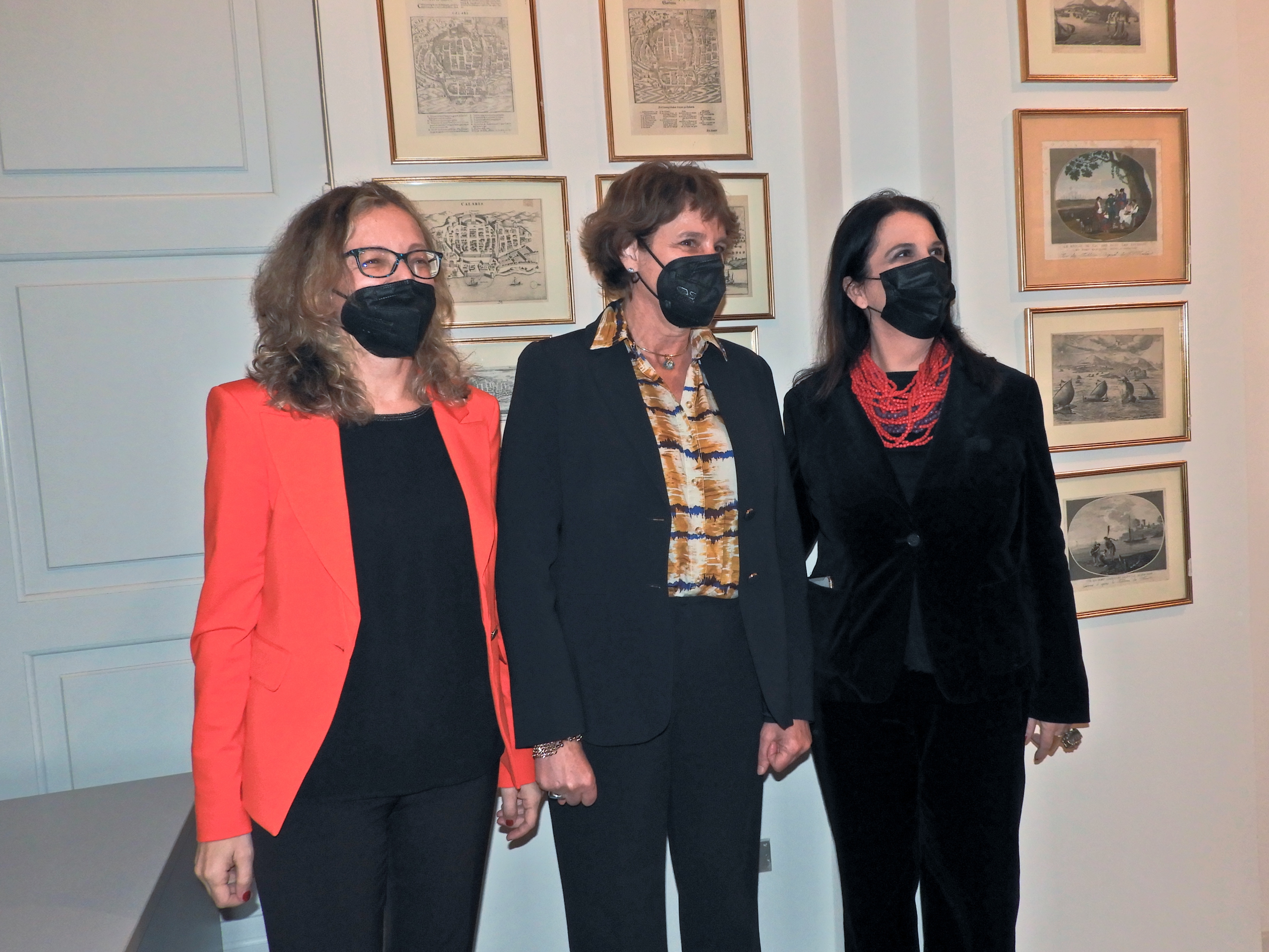 Il Ministro Messa in visita alla Collezione Piloni con la responsabile Rita Pamela Ladogana e la curatrice del MUACC SImona Campus