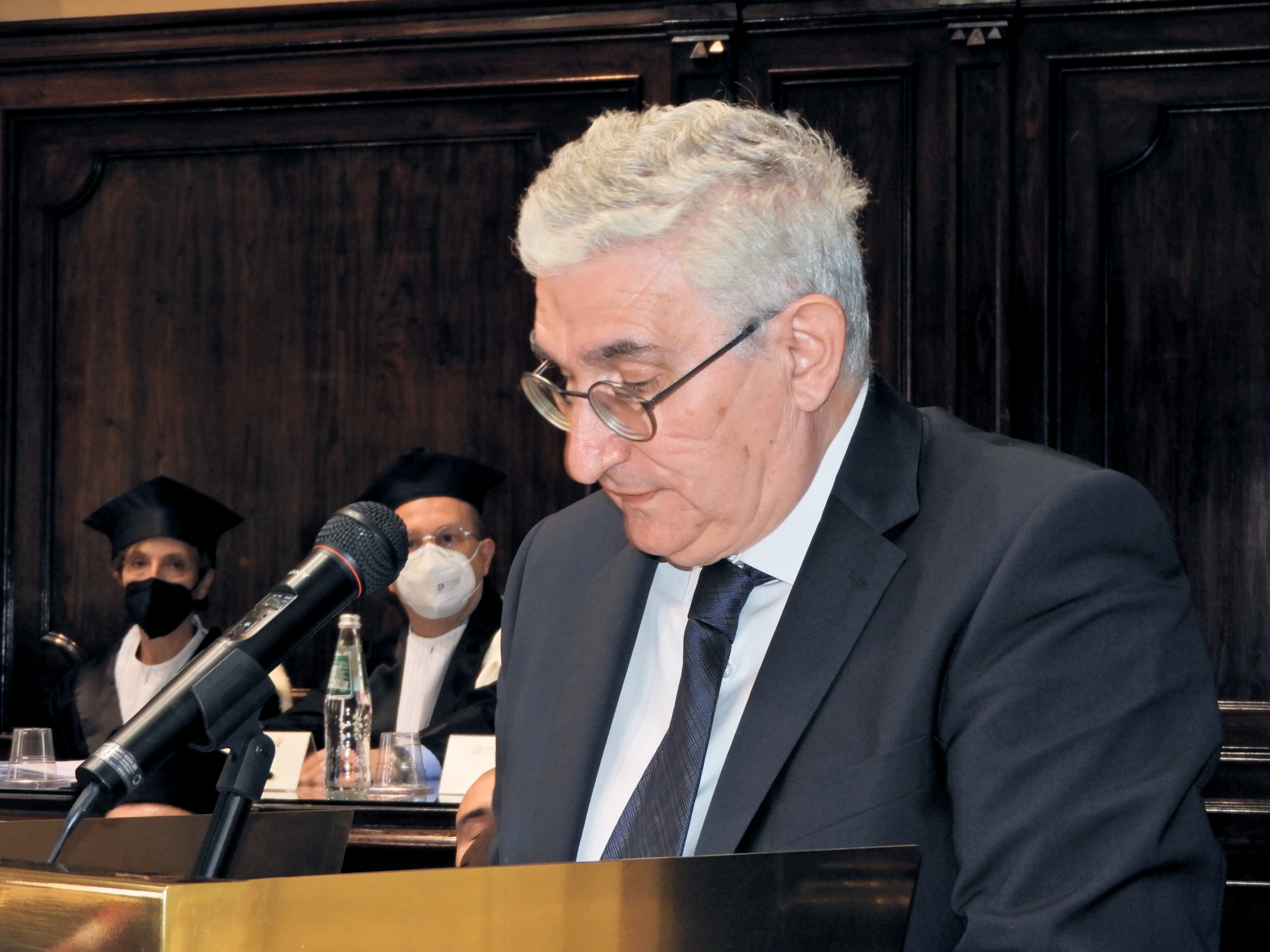 Michele Camerota introduce la lezione di Pietro Corsi