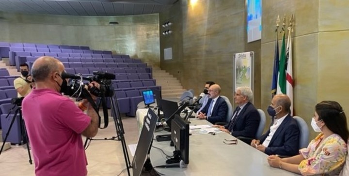 Cagliari. Una fase della conferenza. Da destra, Eleonora Sottile, Alessio Mereu, Italo Meloni, Gianni Fenu e Francesco Piras