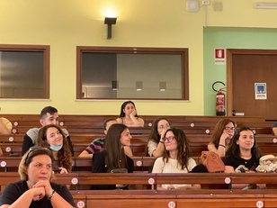 Uno scorcio della platea dell'aula magna di Scienze della terra in via Trentino