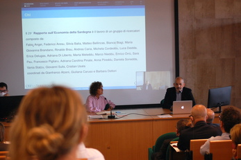 La slide con il team che ha realizzato il Rapporto CRENoS 2022 sull'economia della Sardegna