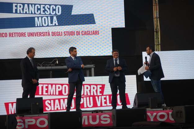 Il Rettore sul palco di Ateneika