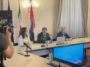 Cagliari. Una fase dell'incontro con le testate giornalistiche