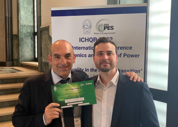 Napoli. Sa sinistra, Emilio Ghiani con Rocco Di Gregorio (progettista per Volta spa e coautore dell'articolo premiato alla conferenza)