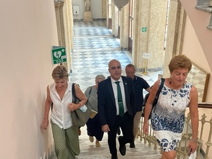 Cagliari. L'arrivo dell'ambasciatore d'Israele con le professoresse Morelli e Carucci