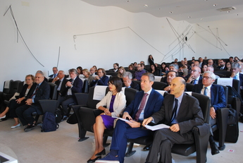 Cagliari. Una veduta della sala. A sinistra, Pietro Ciarlo con Cinzia CItarella