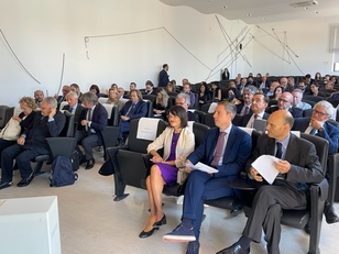 Un'altra fase dei lavori nella sala dedicata a Maria Lai