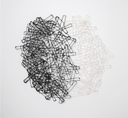 Nero e bianco, l'opera donata da Franca Sonnino all'Universit&agrave; di Cagliari