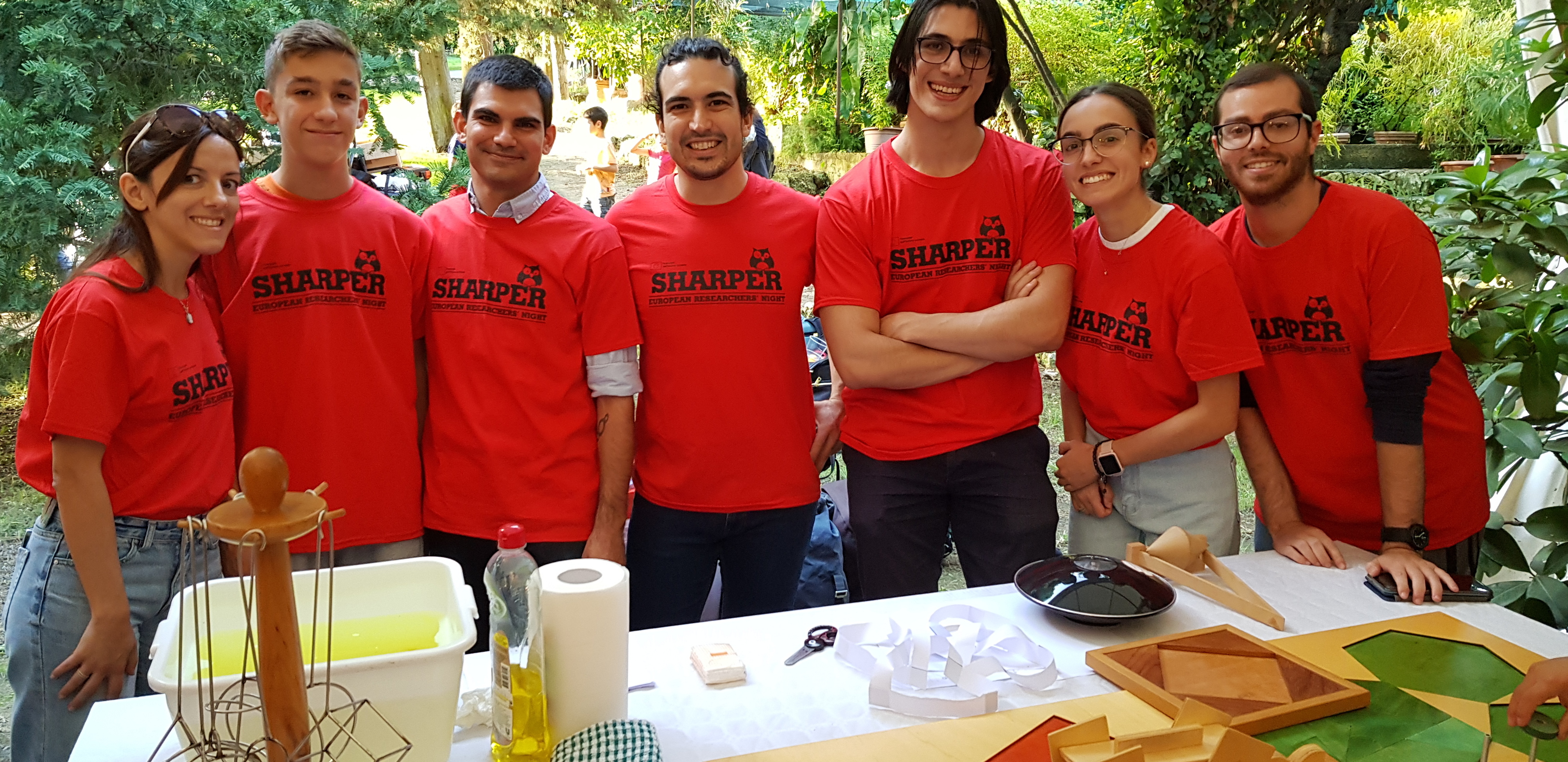 Giovani ricercatori e ricercatrici all'Orto botanico per SHARPER