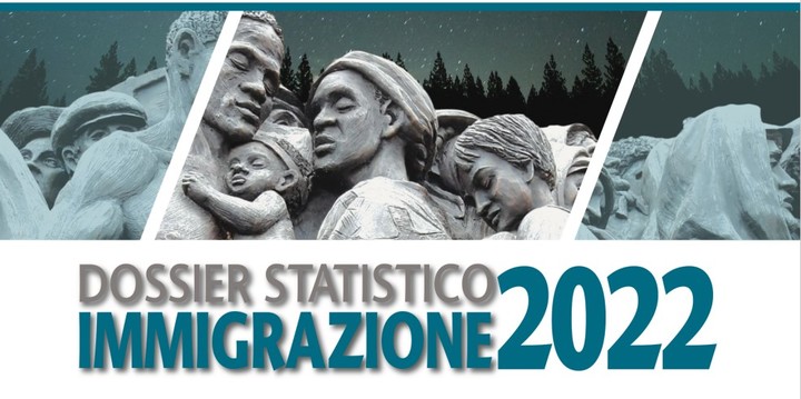 La copertina del dossier statistico sull'immigrazione 2022