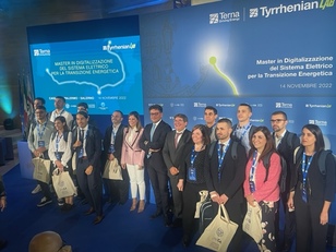 Cagliari. I magnifici quindici in posa con il kit di benvenuto