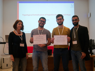 Un momento della premiazione, da sinistra a destra: Eva Catalano (CNR-IMATI), Marco Livesu (CNR-IMATI), Simone Melzi (Milano Bicocca); Gianmarco Cherchi (Unica)
