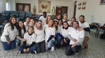 Un gruppo di giovani volontari della Caritas di Cagliari (caritas.it)