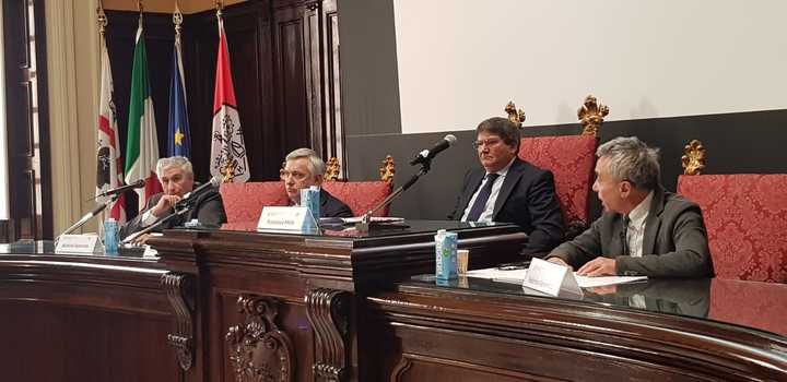 Un momento del convegno. Da sinistra a destra: Michele Camerota, Maurizio Molinari, Francesco Mola e Federico Geremicca