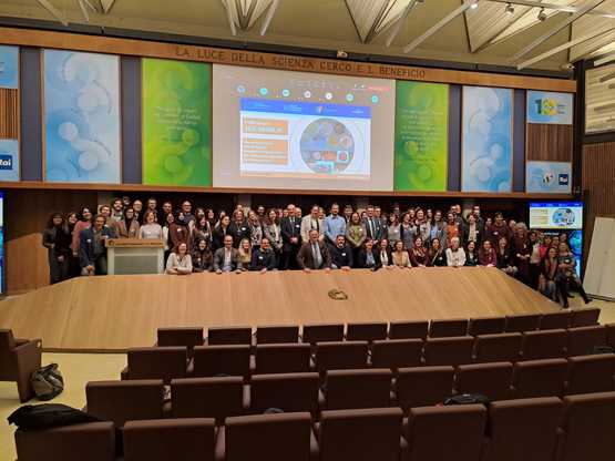 Foto di gruppo dei partecipanti al meeting