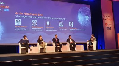 Battista Biggio (al centro) durante i lavori