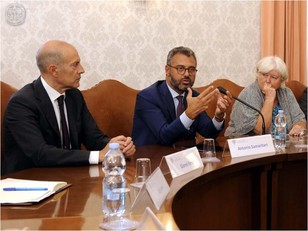 Il prof. Fenu, Antonio Samaritani e il Rettore Del Zompo