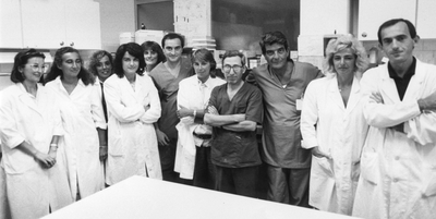 Una foto d'epoca dell'équipe di medici con a capo il prof. Contu