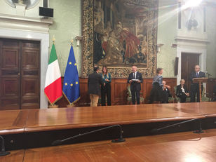 Gianluca Scroccu riceve il Premio Matteotti dall'on. Boschi