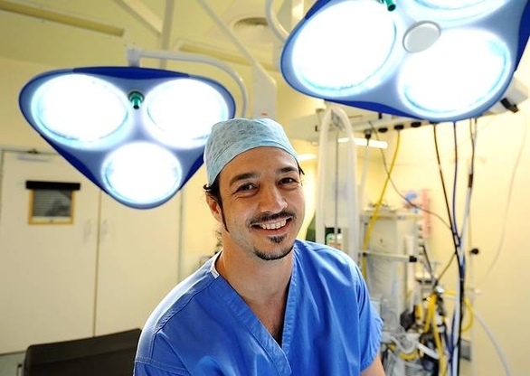 Il professor Andrea Figus, docente di Chirurgia plastica