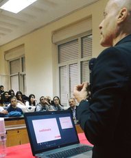 Il professor Massimo Arcangeli durante l'incontro