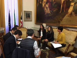 La delegazione al Comune di Cagliari, prima da destra Marzia Cilloccu