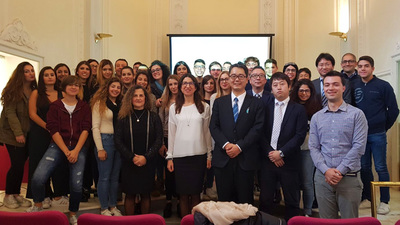 9/11/2017 - foto di gruppo degli studenti cagliaritani con la delegazione giapponese e le professoresse Patrizia Modica e Carla Massidda