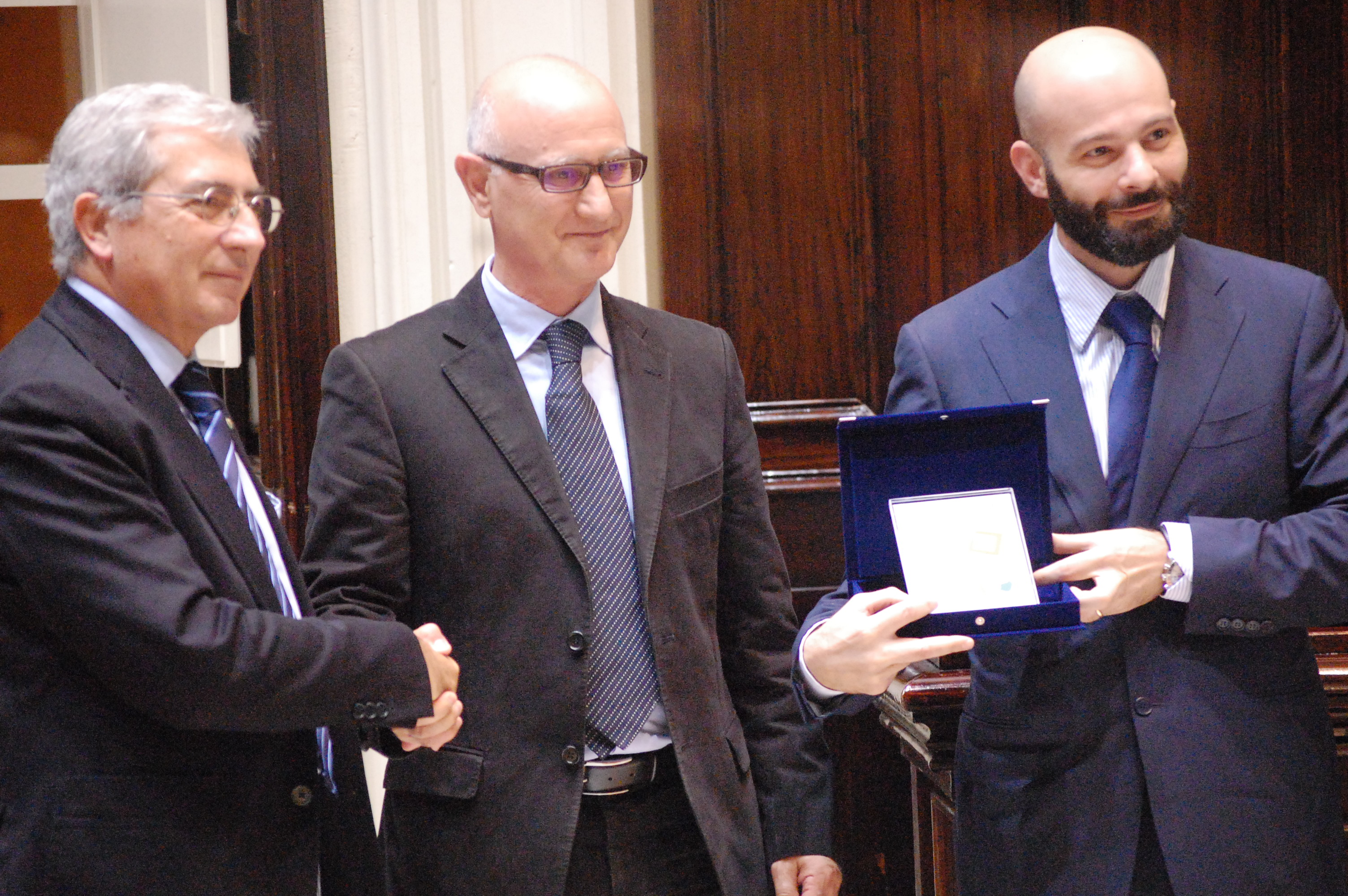 Il direttore della sede della Banca d'Italia di Cagliari premia il Centro Trasformazione Latte