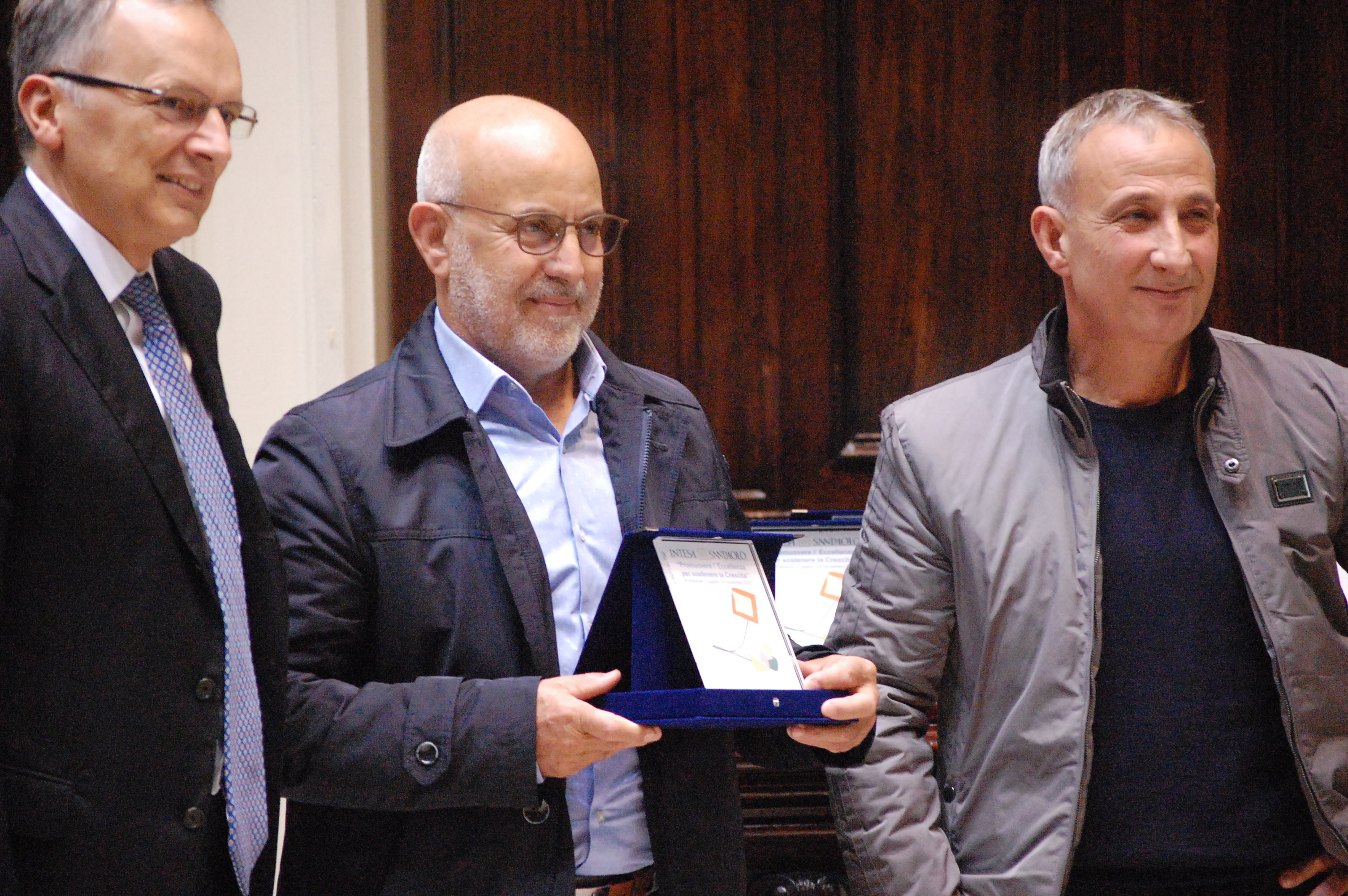 Gregorio De Felice, chief economist di Intesa Sanpaolo, premia la ditta F.lli Marteddu srl