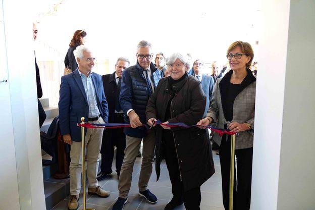 CeSAR: il momento del taglio del nastro. Da sinistra, l'assessore Paci, il DG Urru, il Presidente Pigliaru, il Rettore Del Zompo, la prof.ssa Vanni