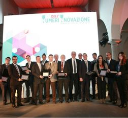 Premio innovazione Leonardo, foto di gruppo al termine della cerimonia