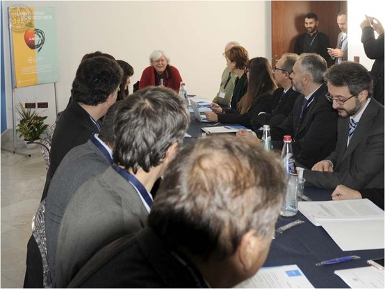Nella pagina alcune immagini della riunione al CREA di Cagliari (foto: Francesco Cogotti / Unica.it)