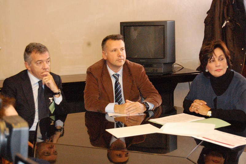 Fabrizio Pilo e Alfonso Damiano, docenti del DIEE, con l'assessore regionale Maria Grazia Piras